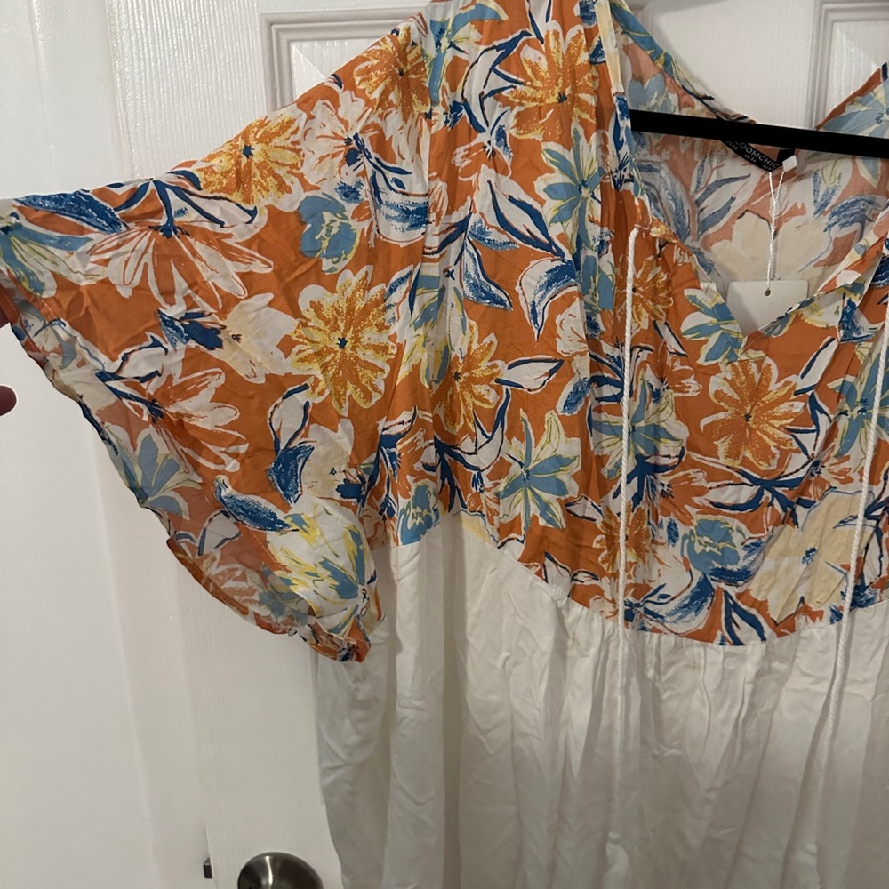 BloomChic Floral Orange and White Top - Picture 2 of 4